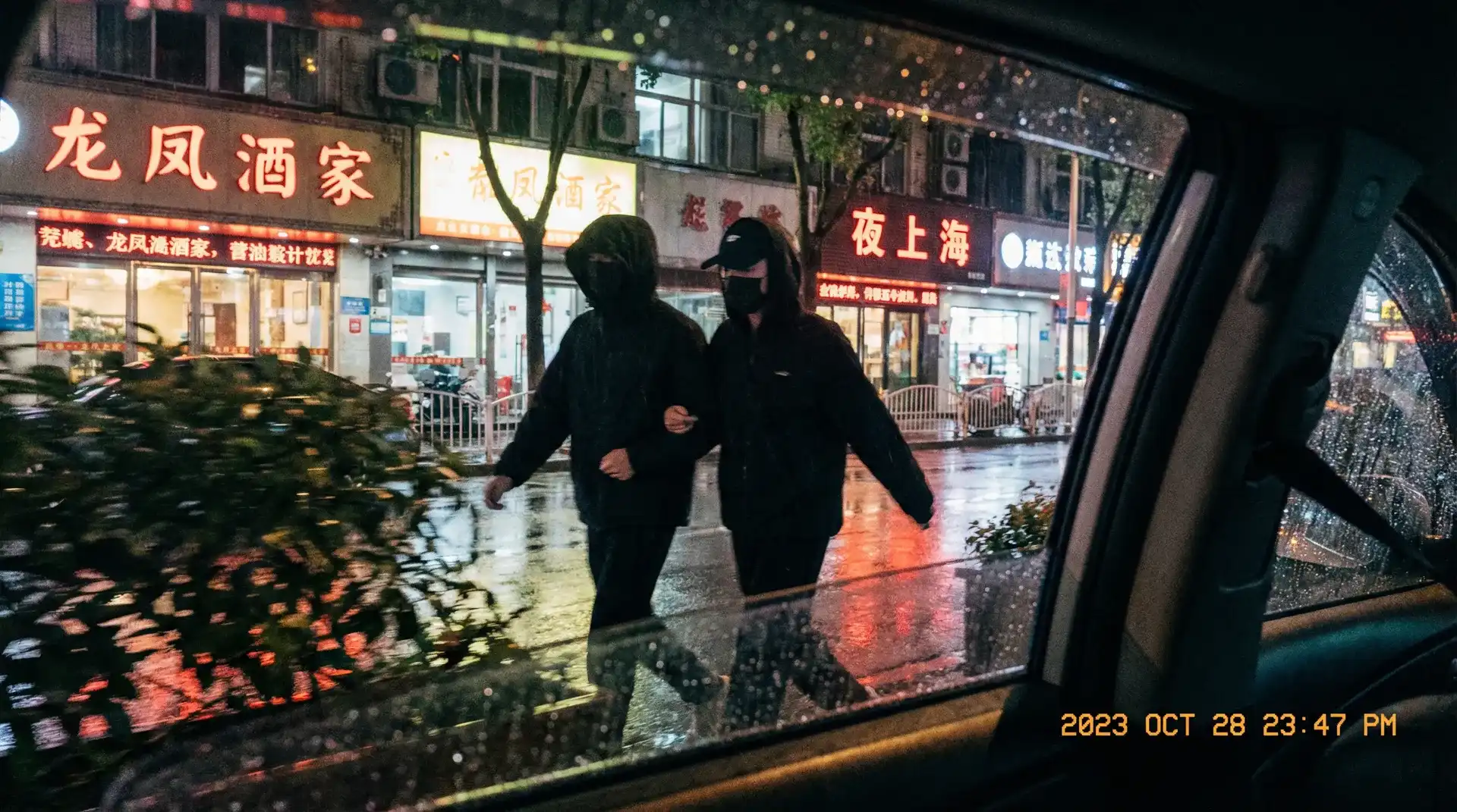 BETWAY体育官网 - 顶流明星深夜密会现场抓拍照片